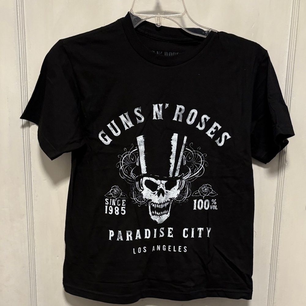 Black Guns N' Roses Black and White Top Hat Skull Graphic T-Shirt NWOT